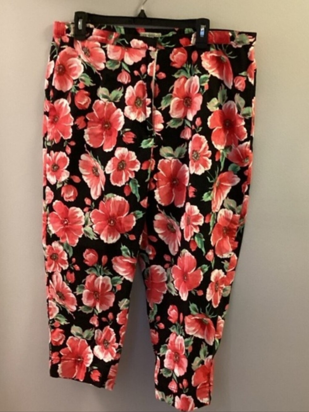 St. John's Bay Red Floral Print Stretch Capri Pants 16W
